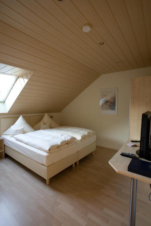Engelhard Das Landhotel Garni Kirchheim am Ries Chambre photo