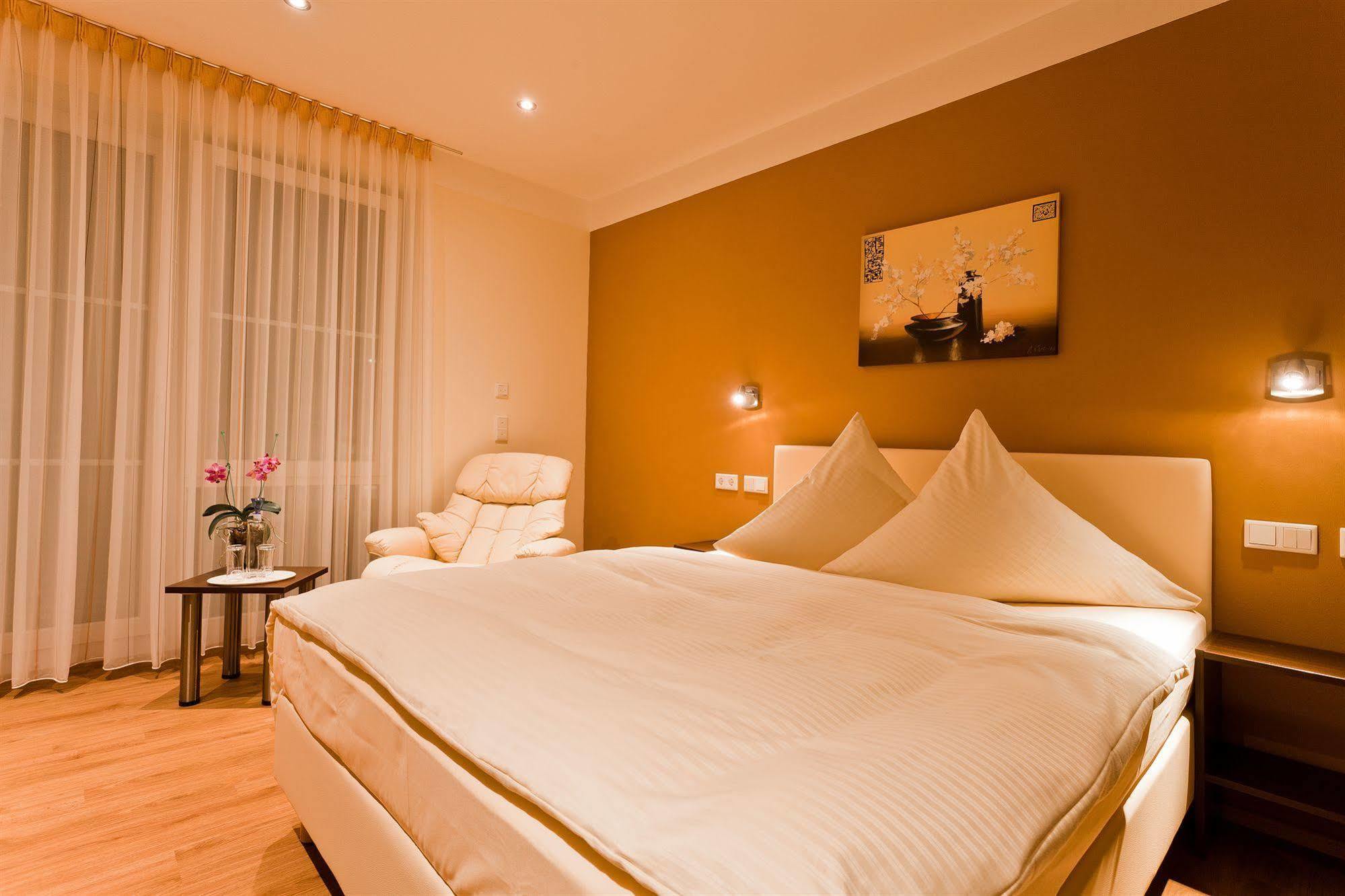 Engelhard Das Landhotel Garni Kirchheim am Ries Extérieur photo